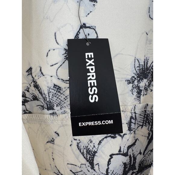 2/$30 EXPRESS Top Size M NEW $64 Blouse Cream Blue Floral Collared Button Up - Picture 4 of 6